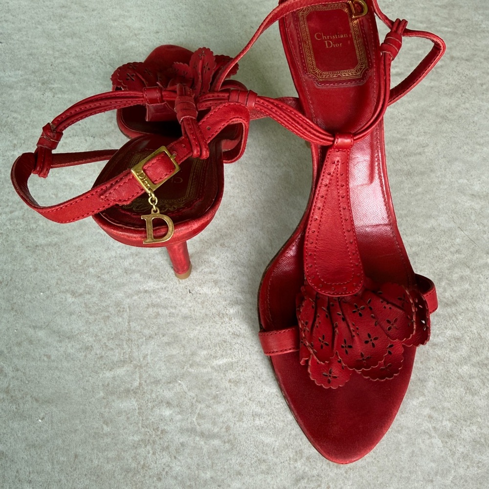 CD Galliano Era Cutwork Floral T-Strap Heels Rare Archival
❤️ - Picture 3 of 6